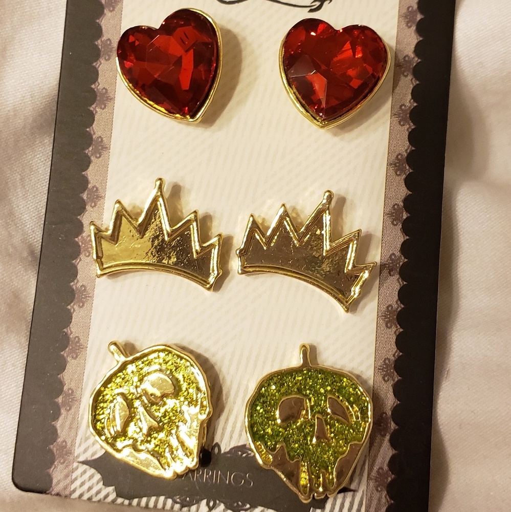 LAST CHANCE Disney Villain Evil Queen earrings set - Picture 2 of 4